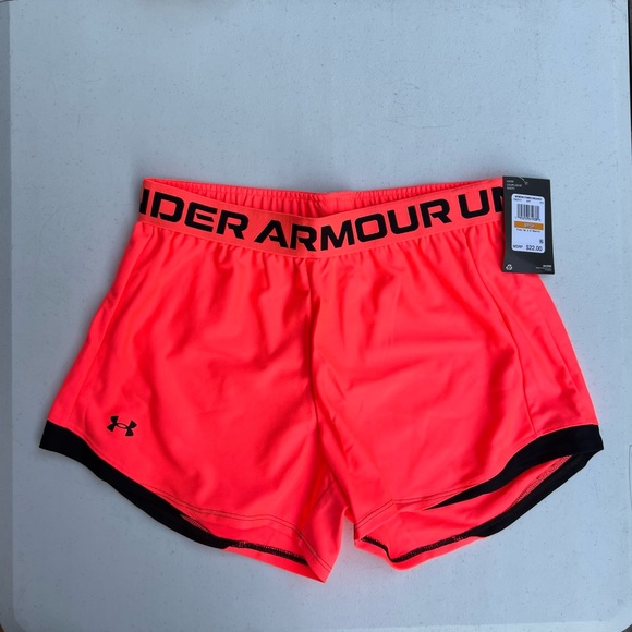 Women’s Under Armour Shorts - Picture 1 of 4